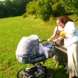 ... a taky teta Ivetka, kter� �la M��e za sv�dka...